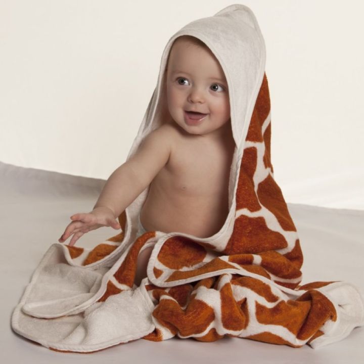 556f7a7b2809d-cuddledry-apron-towel-giraffe-print-seated